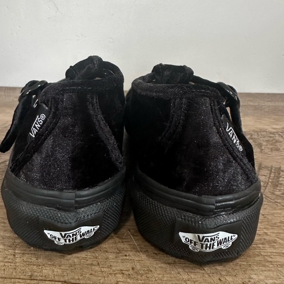 VANS SOLID BLACK STYLE 93 CRUSHED VELVET MARY JANE SNEAKERS WITH BUCKLE 7.5 - Picture 4 of 12